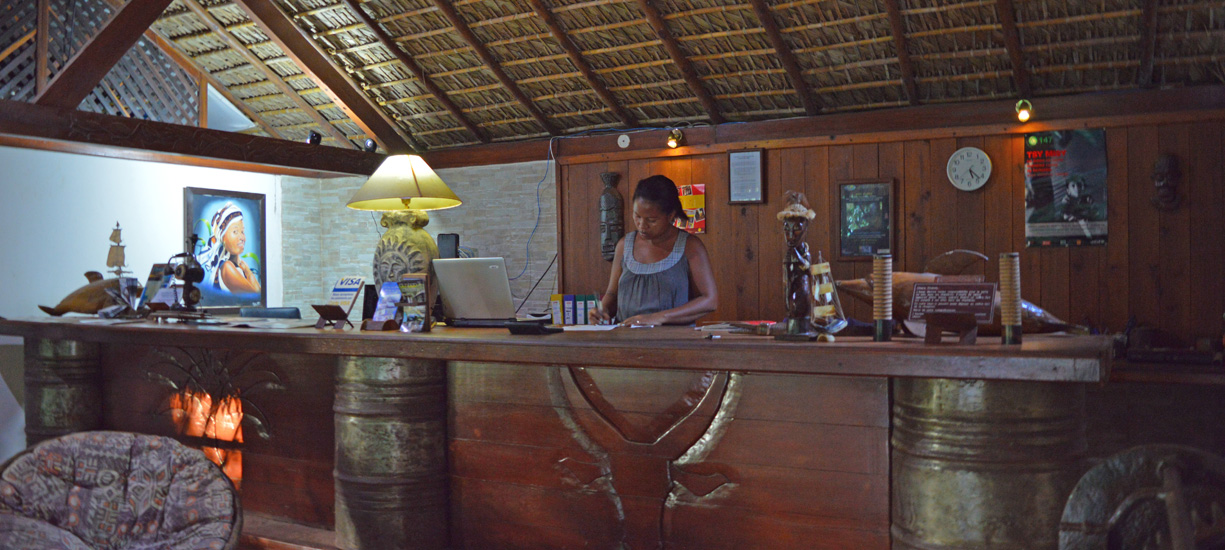 Réception Hôtel Les Boucaniers à Ambatoloaka - Nosy Be